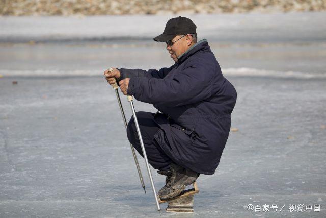 吉林老汉自制"单腿驴",每天在冰上玩着就能把钱挣